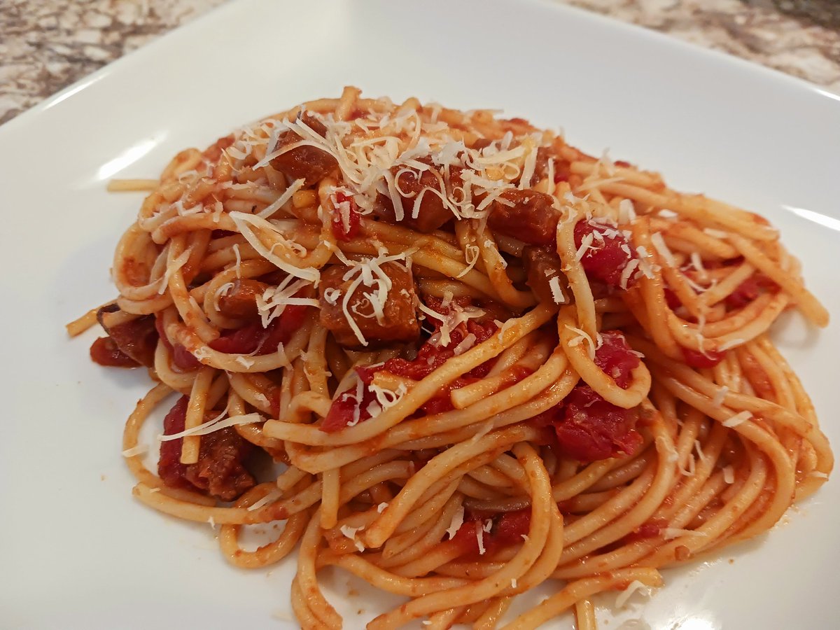 Last night's kitchen magic: Spaghetti all' Amatraciana! #guanciale #amatraciana #Spaghetti #homemade #cook #Fugheddaboudit #pasta #Italian #pnw #actor