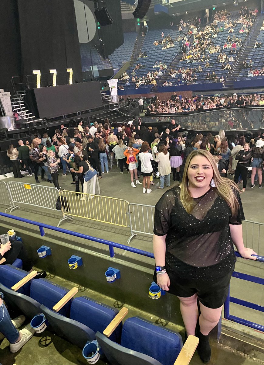 shan3113's tweet photo. It’s about damn time!! Got to see my fav girl @lizzo ✨ She did not disappoint &amp; such a good person🥹#Lizzo #TheSpecialTour https://t.co/oTTSS4wTQ2