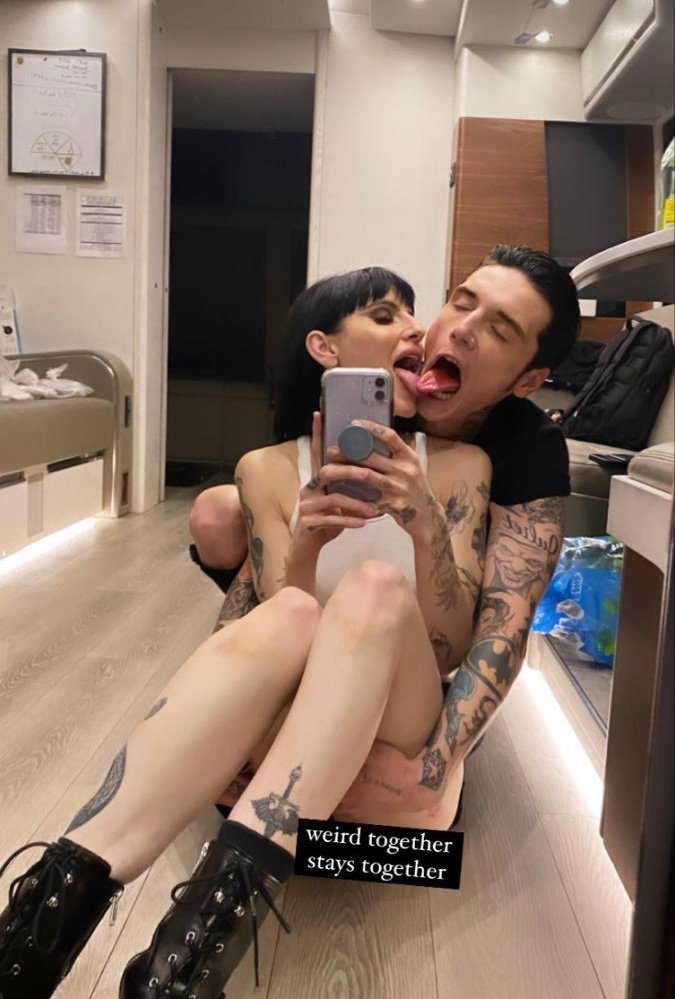 weird 4eva 🖤🩸 <a href="/HiraiYoko_/">𝙃𝙞𝙧𝙖𝙞𝘠𝘰𝘬𝘰</a>