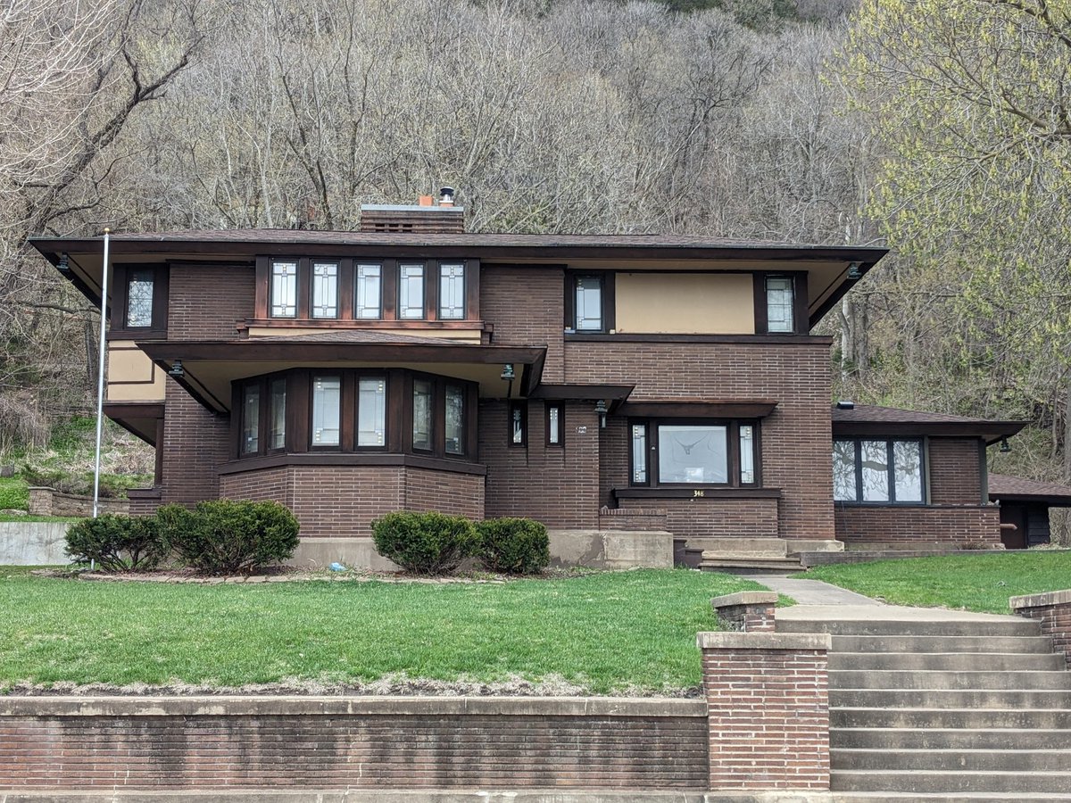 jkomarolivarez's tweet photo. Bonus was this solid #PrairieSchool house by Percy Dwight Bentley in town, built for Martin Fugina in 1916. https://t.co/leWlYffoEz