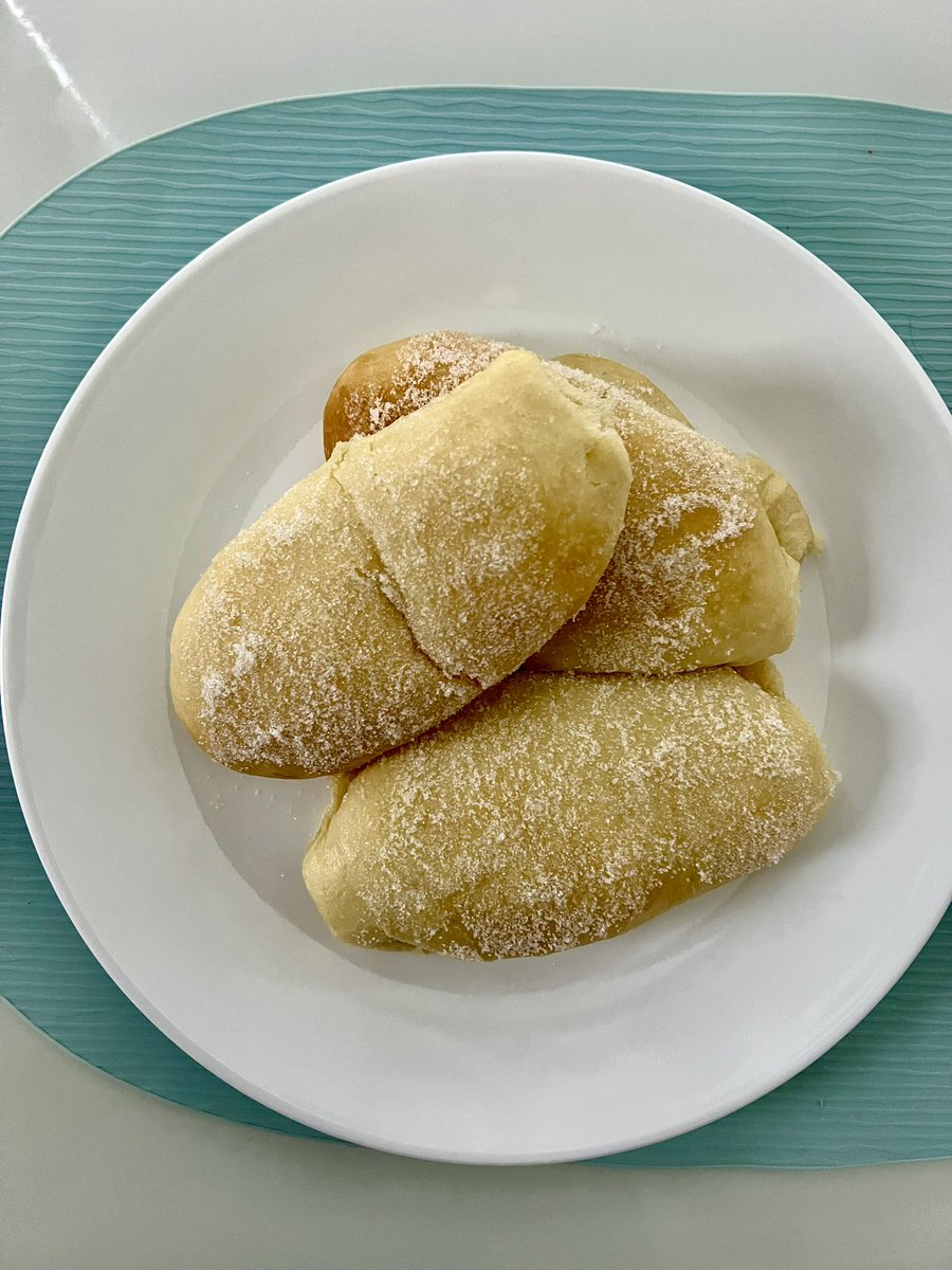 themaninrage's tweet image. Cheese rolls fresh out of the oven! So buttery and cheesy! Used havarti cheese as filling. Let’s eat! 

#weekendbaking
#baketherapy
#homebaker
