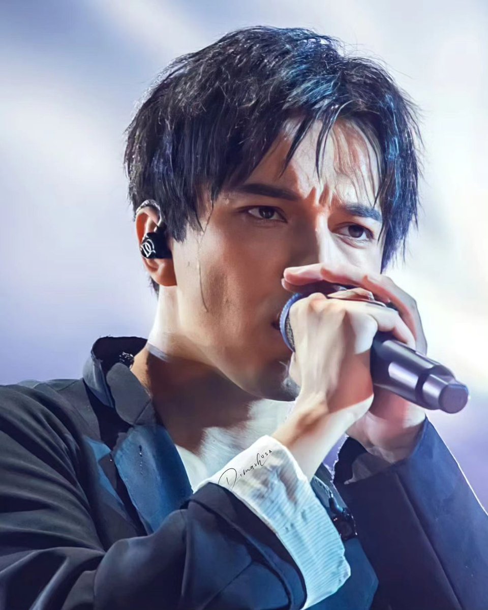 dimash_usa's tweet photo. Wishing safe travels to everyone who is getting ready or has already begun their journeys to see Dimash perform at his amazing concerts! 😊🔥💐🙏✈️ 

See you #soon ✌️ 

@dimash_official 
#dimash #music  #weloveyouintheusa https://t.co/t8bVDp5Z5e