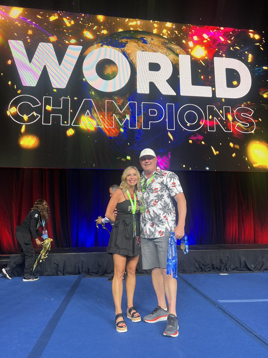 ash_whit_'s tweet photo. WORLD CHAMPIONS 😭❤️❤️🌎 https://t.co/Y2Ox8P0rPf