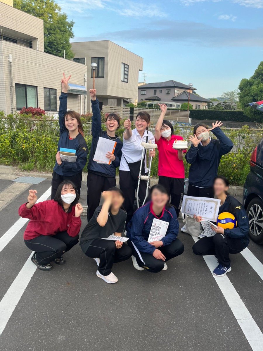 numgvc's tweet photo. 4/22.23に宮崎県で第62回九州山口医科学生体育大会が行われました。

【試合結果】
準決勝 vs熊本大学 2-1 (25-16、24-26、25-22)⭕
決勝 vs久留米大学 0-2 (25-27、25-18)❌

準優勝という結果で大会を終えました🥈 https://t.co/ULDmYucCxZ