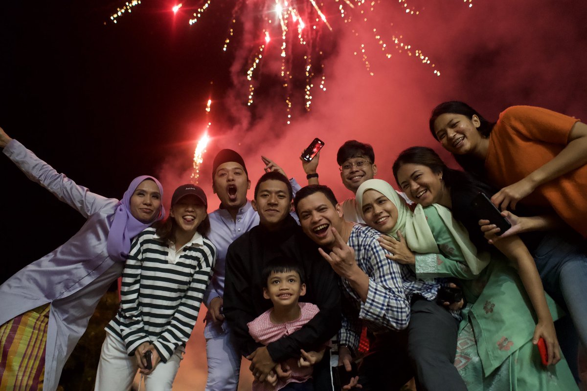 Louloque's tweet photo. End 2nd raya with fireworks! https://t.co/S3xaG6u9s7
