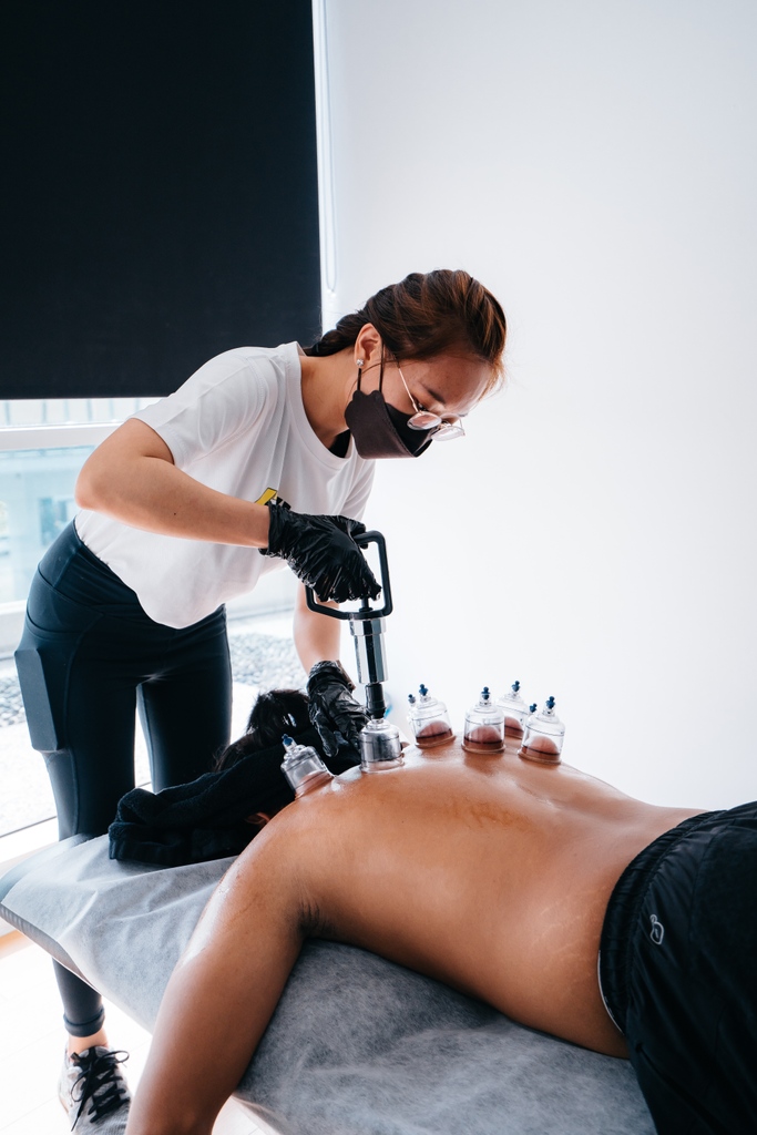 TeamRival_KL's tweet photo. Introducing Jia Wei, our experienced senior physiotherapist who is dedicated to helping you achieve optimal physical health. #MeetTheTeam #RivalAthlete #TeamRival #BeTheBestOfYourself https://t.co/113ktGG0Q1