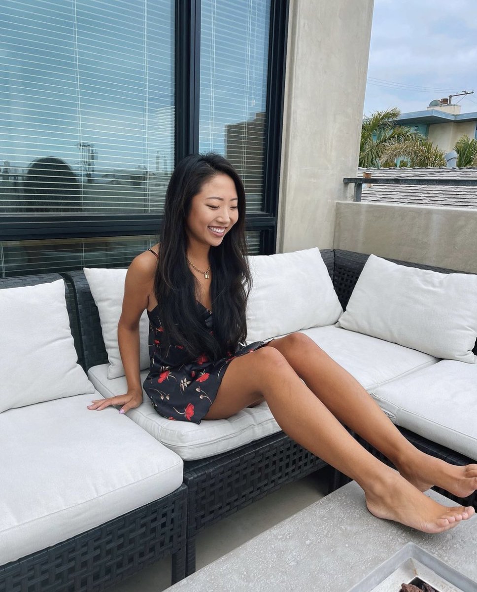 feel free to venmo me for the foot pic 🤣 haaa… KIDDING… (username: Tiffany- Fong-1 or https://t.co/9mAFYmenIh)
