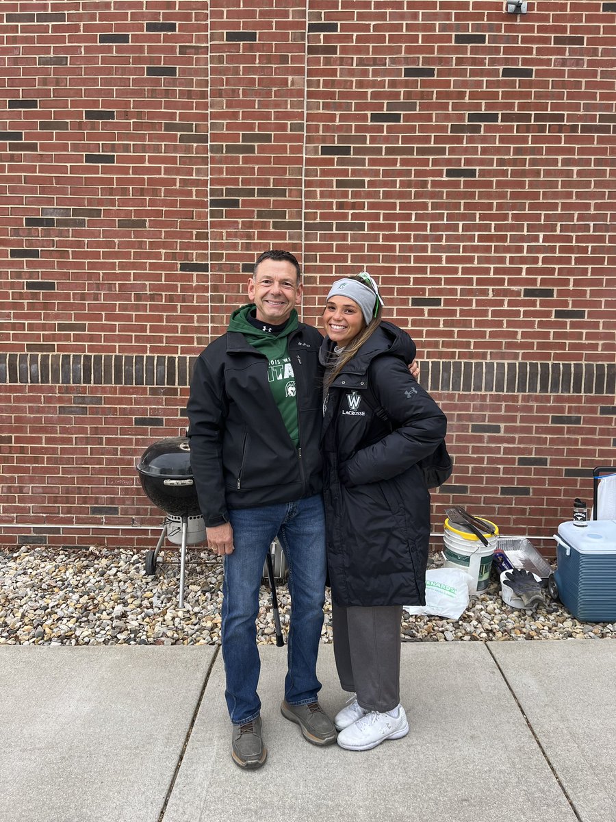 ZRaczykowski's tweet photo. so so so proud of you julia!!! i cannot believe you are a senior and is leaving me! you amaze me and i will forever look up to you! thank you for everything😘🤍 https://t.co/FKB94MU1Hl