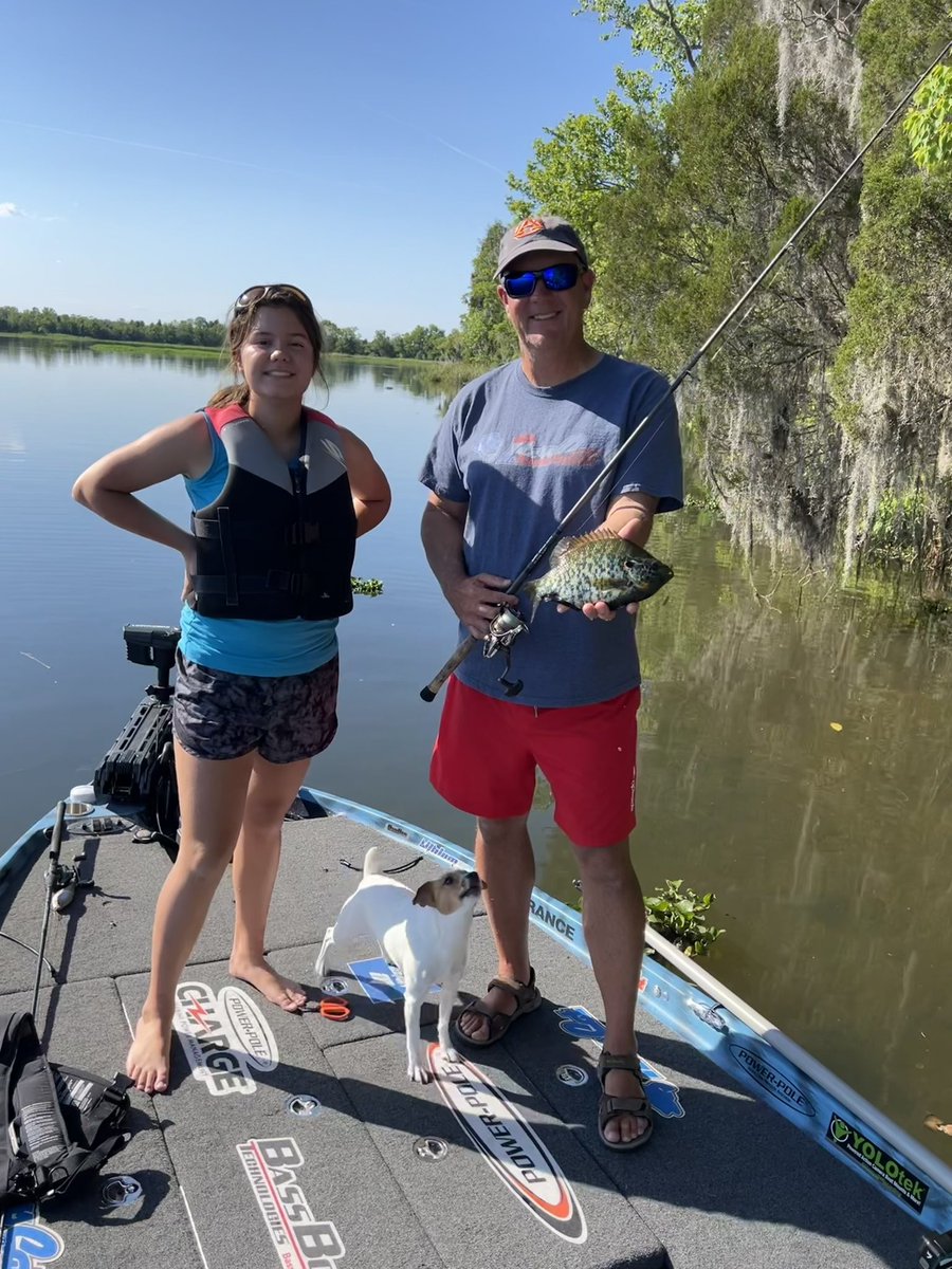 ProSteveKennedy's tweet photo. Moved to Santee. Set up camp, headed down to #cooperriver Didnโt find many bass but the #shellcracker are spawning. Kept a couple for dinner #redearsunfish @bass_nation @basscatboats @lowrancefishing @Power_Pole @lithiumpros #feeltherush @bassboattechnologies @myyolotek https://t.co/yMhs9vf6Cs