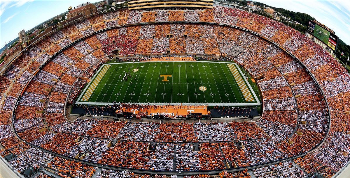 Khi93105573's tweet photo. You can catch me at the UNIVERSITY OF TENNESSEE JUNE 11th🍊🧡@GoVols247 @coachjoshheupel @LuverneFootball @CoachTimBanks @Vol_Football https://t.co/LYEkHif2g2