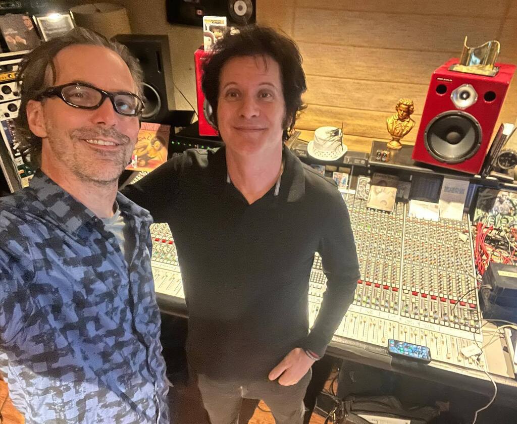 MarcUrselli's tweet photo. Catching up with all my LA friends and colleagues, such as the immensely smart and talented engineer/producer #WarrenHuart @warrenhuart
Warren had me as guest on an episode of #ProduceLikeAPro @producelikeapro and gave a me a tour of his studio.
If yo… https://t.co/UAOMqolAWx https://t.co/ZRIsWskxnt