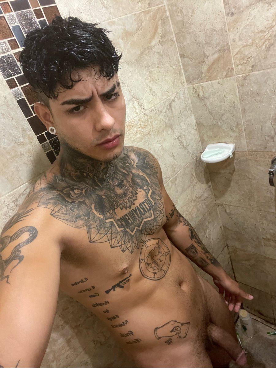 Quien me ayuda a tomar un baño 😏 onlyfans.com/brunobb_beliel 🔥