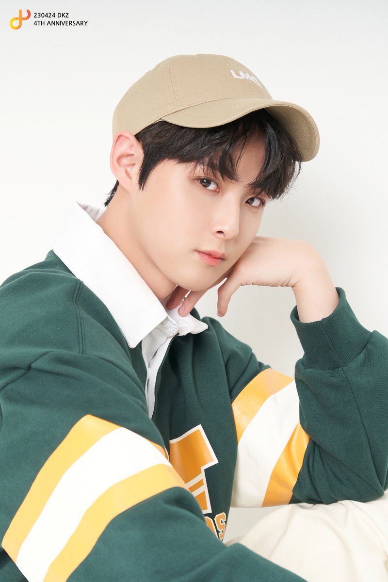 dkz_dy's tweet photo. #DKZ_4TH_DEBUT 🥳🎨

#DKZ #디케이지
#민규 #MINGYU https://t.co/8pvruP6OXU