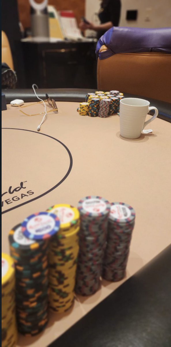 LandonTice's tweet photo. Break 3: Matt +350k

Swingy but Matt just threw the 2s at Nik on 

Jc 6d 4d 2d Qh 

he called a flop check raise, turn bet, and Nik barrels river.

Matt then raises big, Nik angry folds, and Matt windmills the 2s at him. 

Nik Is malding.

Glasses ✅ 
Green Tea ✅ 
Covering ❌ https://t.co/iLBLc9J9Jy