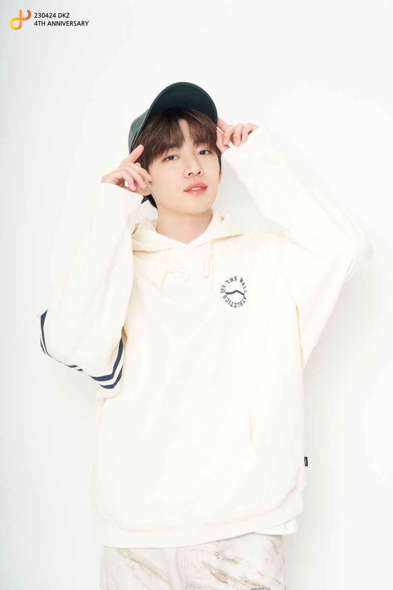 dkz_dy's tweet photo. #DKZ_4TH_DEBUT 🥳🎨

#DKZ #디케이지
#재찬 #JAECHAN https://t.co/oUgA1wun3V