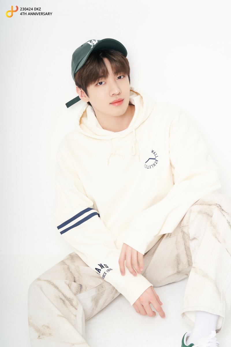 dkz_dy's tweet photo. #DKZ_4TH_DEBUT 🥳🎨

#DKZ #디케이지
#재찬 #JAECHAN https://t.co/oUgA1wun3V