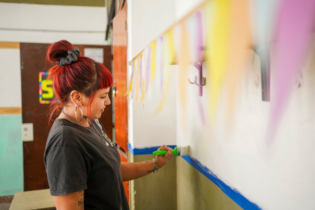 jprorosales's tweet photo. Pintamos aulas y pizarras del Colegio Nacional de Punta Alta https://t.co/sdB15wkEdB