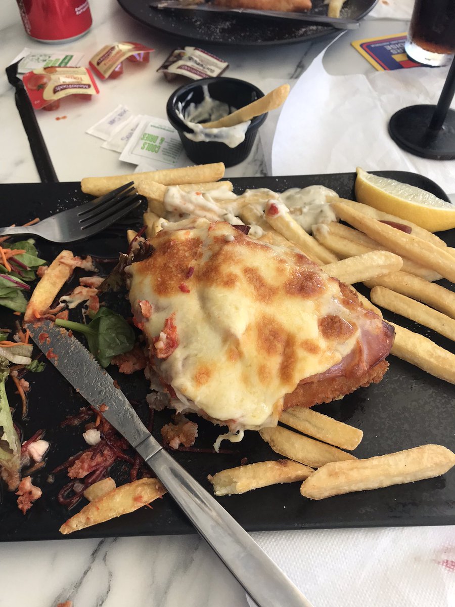 teresa_62's tweet photo. Had a trip over the border today. Stopped at a few places in the way back . What am I thinking. #ChickenParmi at #SurfersParadise #SurfClub. Stopping at #MovieWorld to ride #TheSuperman https://t.co/Ti7LGByfiq