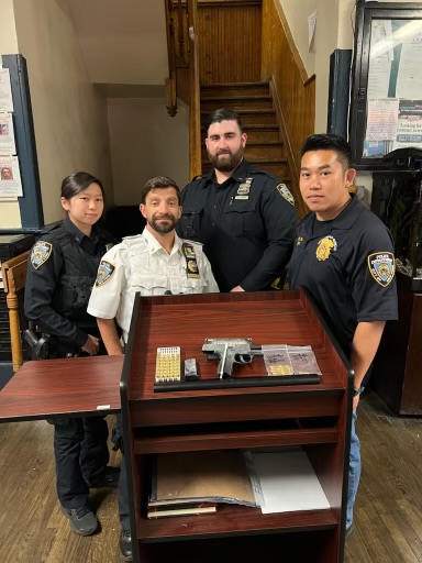 NYPD5Pct's tweet photo. Your 5th Precinct Special operations team successfully removed another illegal firearm off our NYC streets. There is no room in our city for dangerous and illegal weapons on any kind. @NYPDChiefPatrol @NYPDChiefOfDept @ChinatownNYC @NYCMayor @ChrisMarteNYC @NYPDPBMS https://t.co/BoctLva9G3