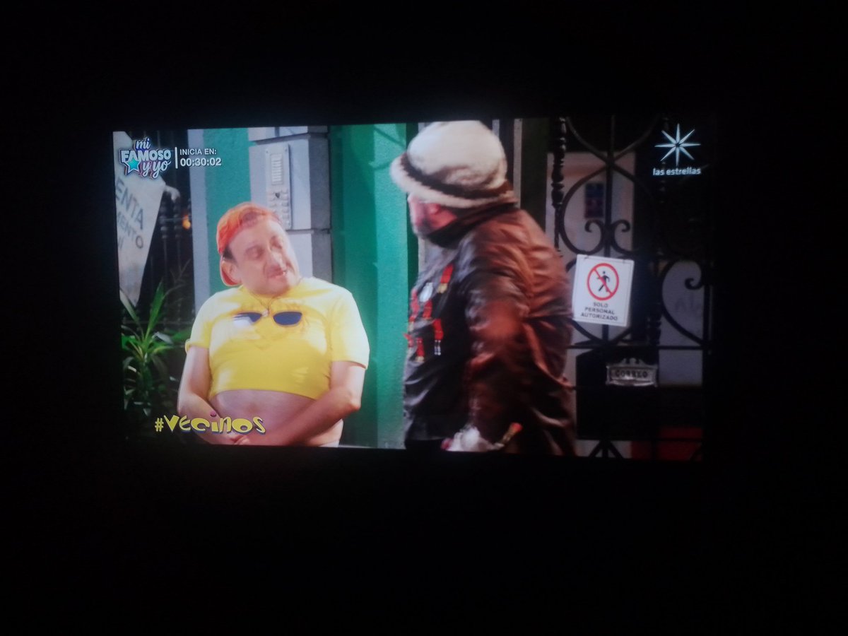 Anli76050449's tweet photo. @Vecinosoficial @macaria @Canal_Estrellas @eliassolorio @laloespana @MayrinVillanew @varedg @DanielaPerea @GeorginaHolguin @moisessuarezofi @saidcasab #Vecinos Saludos al birote! Aquí disfrutando el programa https://t.co/7IXCdNeRG7
