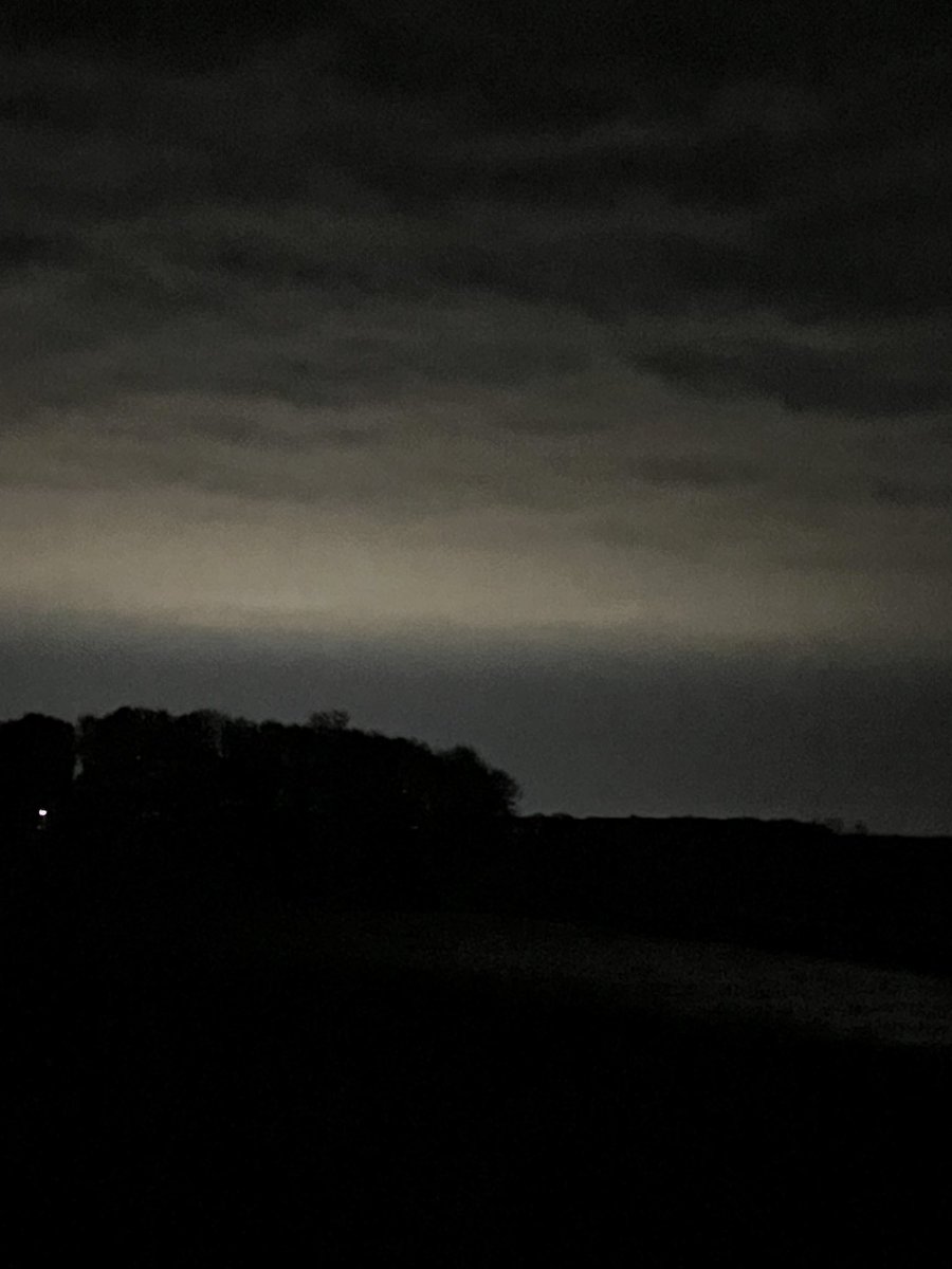 a_whit71's tweet photo. @WTHRcom   Am I seeing the Northern Lights? https://t.co/RGSDdc5IDm