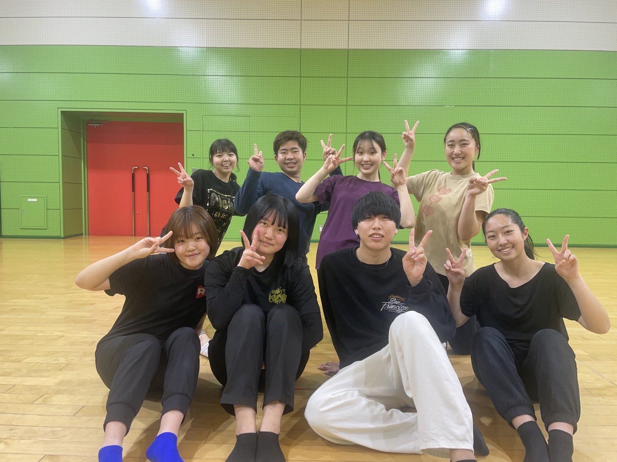 sgk_dance's tweet photo. 4月17日(月)に第3回目の体験入部を行いました！🌟

急遽決まった体験入部ですが、2名の方が参加してくださいました！

今回は、「枯れそうな恋」という曲に合わせて踊りました💃
みんなで踊ってとても楽しい時間となりました😊

次回の体験入部は、4月24日を予定しています。
お待ちしております！ https://t.co/OZplMFbXVC