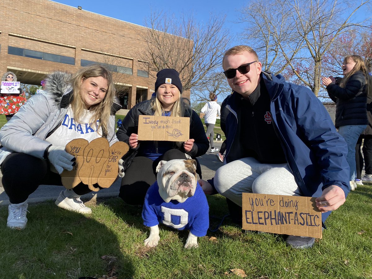Drake CRs are hard at work prepping for Relays Week! 🐶❤️

🎨 Square Painting ✅
🏃‍♀️ Road Race Cheering ✅