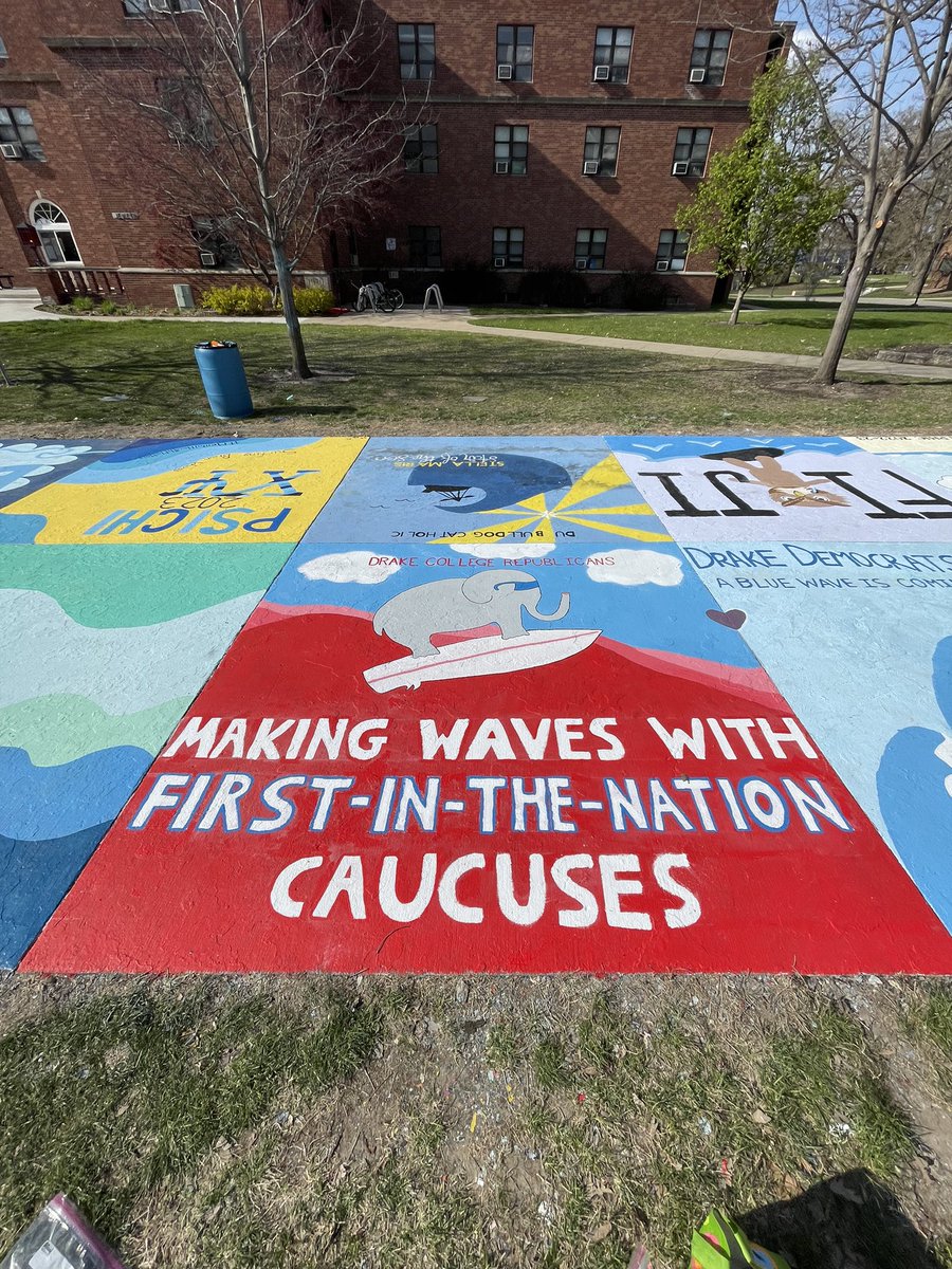 DrakeUCR's tweet photo. Drake CRs are hard at work prepping for Relays Week! 🐶❤️

🎨 Square Painting ✅
🏃‍♀️ Road Race Cheering ✅ https://t.co/l6kPXpnmhz