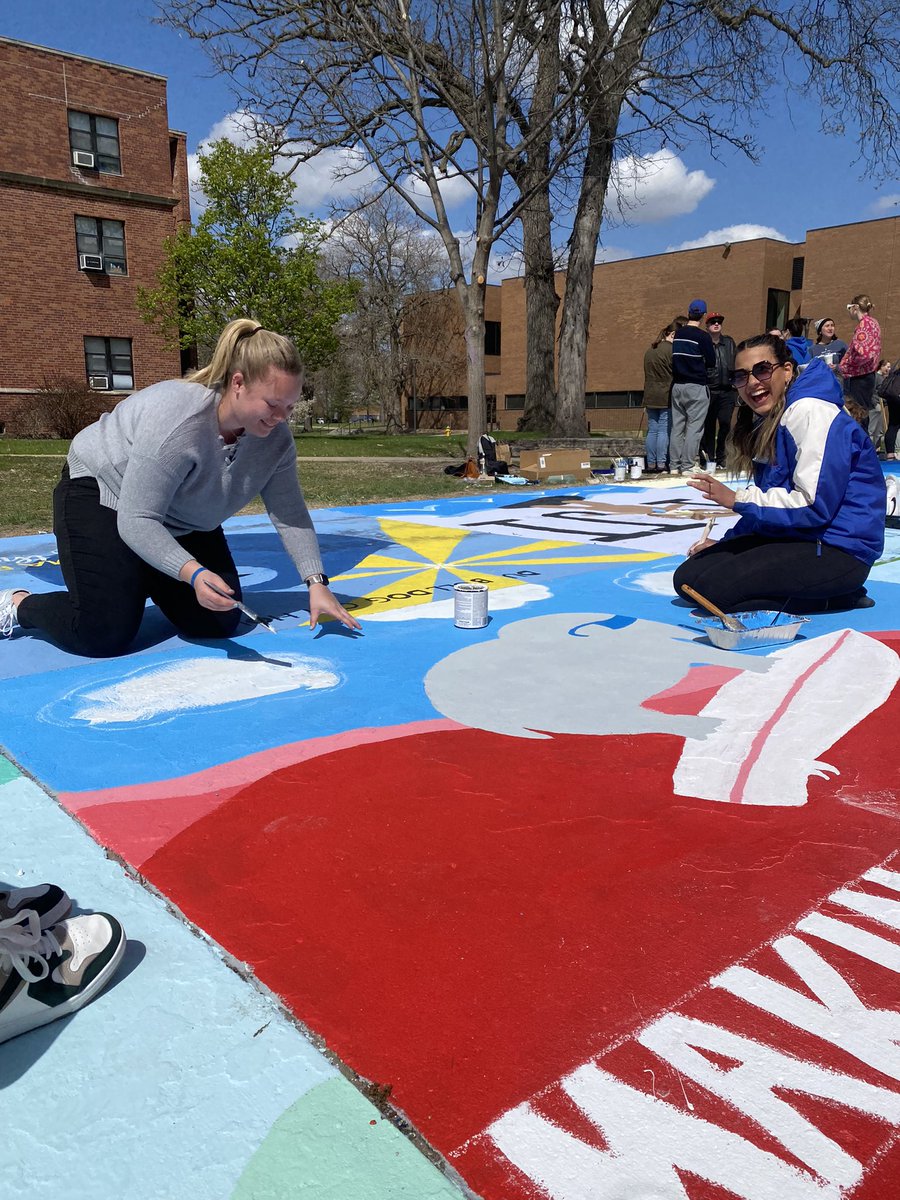 DrakeUCR's tweet photo. Drake CRs are hard at work prepping for Relays Week! 🐶❤️

🎨 Square Painting ✅
🏃‍♀️ Road Race Cheering ✅ https://t.co/l6kPXpnmhz
