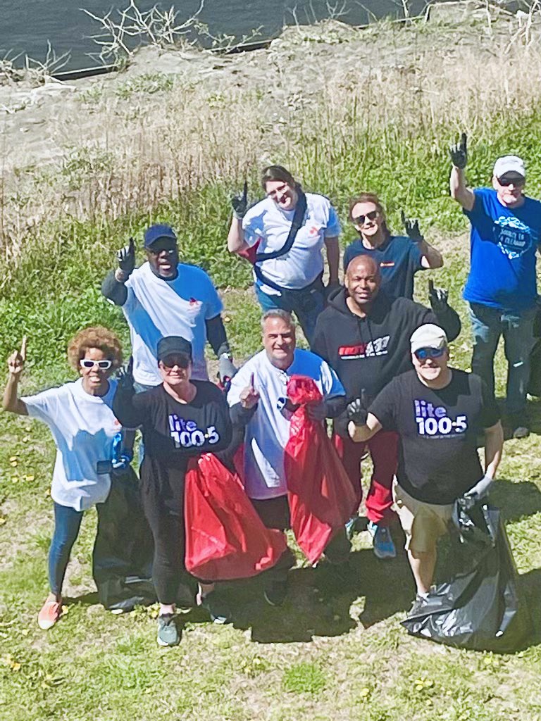 LindaRRadio's tweet photo. #howcoolisthis @wrch ‘s listener Kim G thanked @Audacy for cleaning up #greatriverpark. She sent this picture to @MikeStacyDJ & #maryscanlonwrch #1day1thing #audacyhartford 4/21/23 https://t.co/CZidwReagt