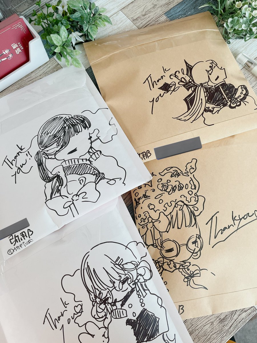 今回、通販の封筒全てに一つ一つ絵柄変えて描いてます!!
原画やドローイングをご購入してくださった方はそのイラストを描いてます!✏︎ 