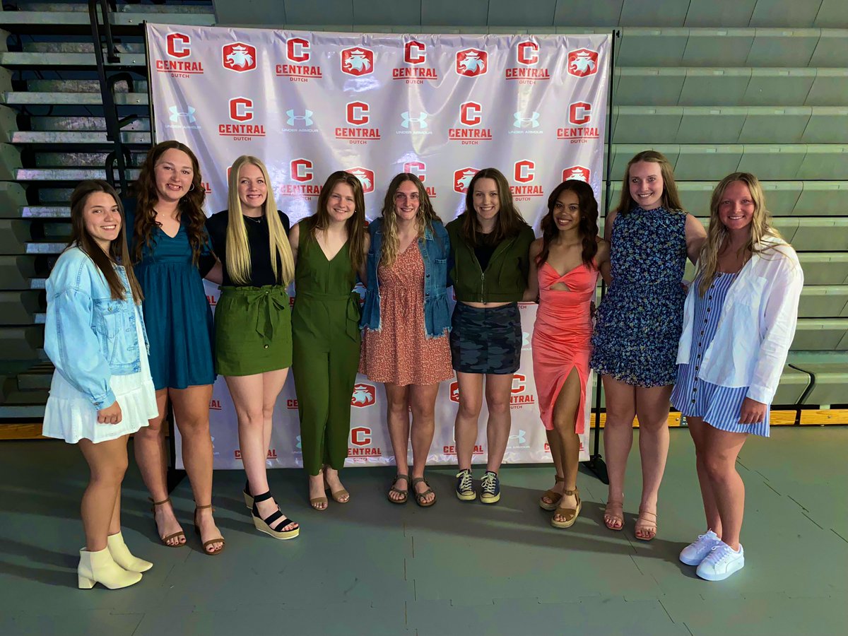 CentralDutchWBB's tweet image. #dutchies ‼️ Some of our WBB players celebrating all of our Central Student-Athletes tonight as we wrap up the school year! #dutchisdifferent ❤️🤍