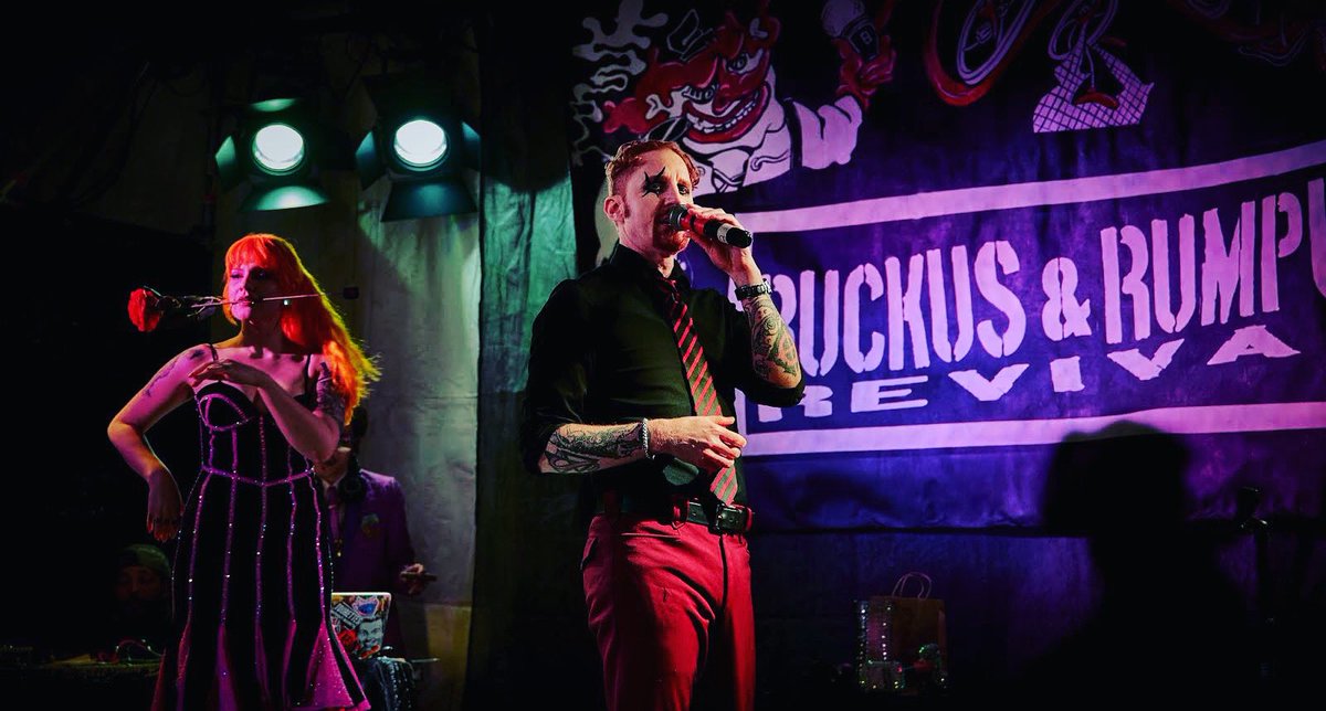 How I lovvve doing storytelling/circus duets! This last one was a particular favorite with the ferocious fox @roxymirage before we got out the power tools and things got more dangerous!