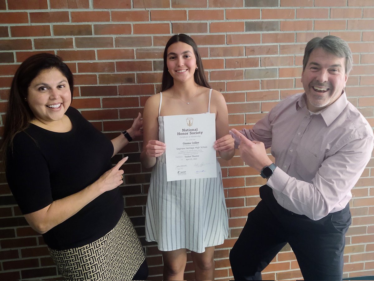 JeffreyJCollier's tweet image. Congratulations to @GiannaGCollier! She was inducted into the National Honor Society today at Saginaw Heritage High School. @YolandaOCollier and I honored her with progressive pictures of love and shenanigans. 🙂🎉 #ThisGirlIsOnFire #NationalHonorSociety