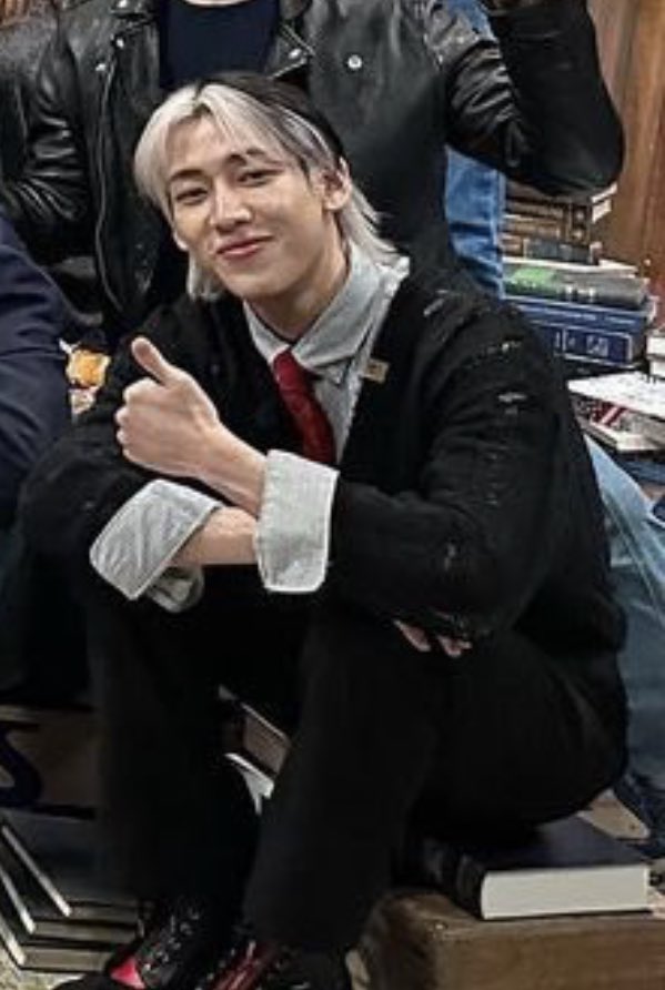 yb_bam1's tweet photo. นุนั่งจุ๊กปุ๊กอยู่นี่คร้าบ น่ารักมาก🥹

#BamBam @BamBam1A #SourandSweet https://t.co/zBw1jpoozk