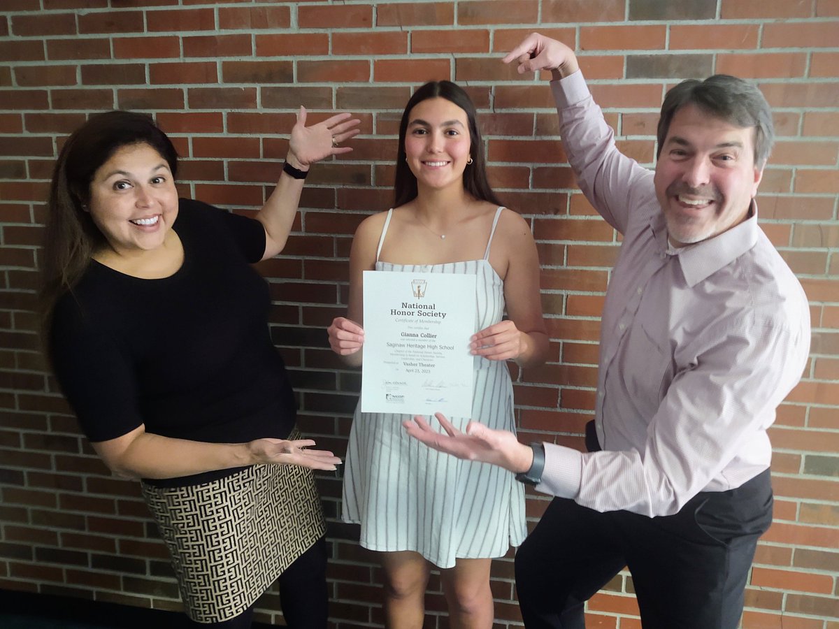 JeffreyJCollier's tweet image. Congratulations to @GiannaGCollier! She was inducted into the National Honor Society today at Saginaw Heritage High School. @YolandaOCollier and I honored her with progressive pictures of love and shenanigans. 🙂🎉 #ThisGirlIsOnFire #NationalHonorSociety