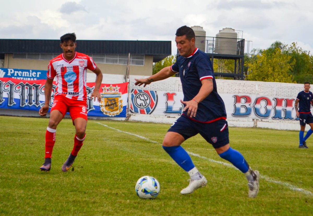 🇦🇷 #FederalA. ¡Primer triunfo del Bohemio!

El equipo sanjuanino sumó su primer triunfo en el año frente al Chacarero, en un partido con arbitraje polémico.

SPORTIVO PEÑAROL (SJ) 4 - SAN MARTÍN (Mza.) 2

📸 Foto: <a href="/OficialCSP_SJ/">Cub Sportivo Peñarol</a>.

LINK DE LA NOTA 👇
ascensodelinterior.com.ar/noticias/31450…