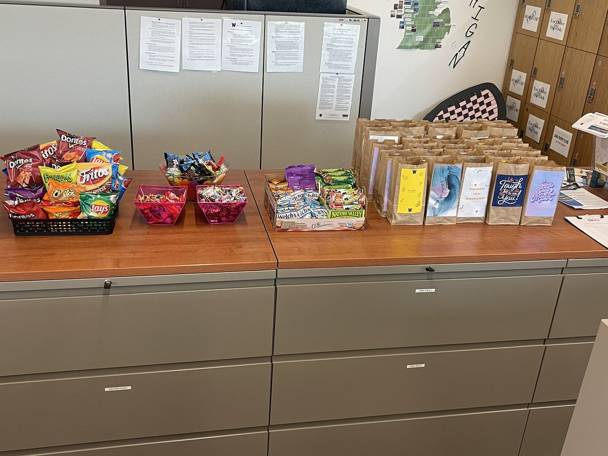 TRIO_FESP's tweet photo. Happy finals week broncos! Look at all the treats we have for you guys this week. Come grab some snacks and your finals week grab bags on Monday from 8:30am-11:30, and 2pm-5pm. You can also stop by Tuesday - Thursday from 10am-4pm. https://t.co/PS4DmL9J15