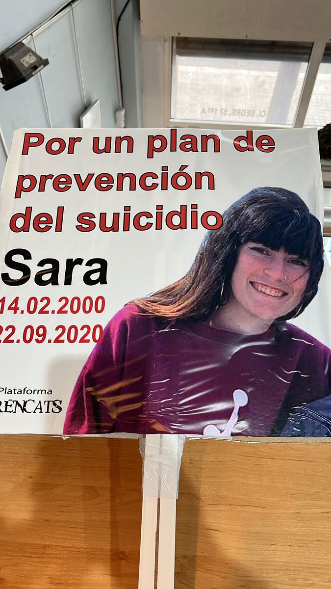 asocsarajimenez's tweet photo. El próximo 29 de Abril estaremos en la manifestación de Barcelona convocada por la plataforma TRENCATS contra el acoso escolar y por un plan nacional de prevención del suicidio. https://t.co/joVgnerdWi