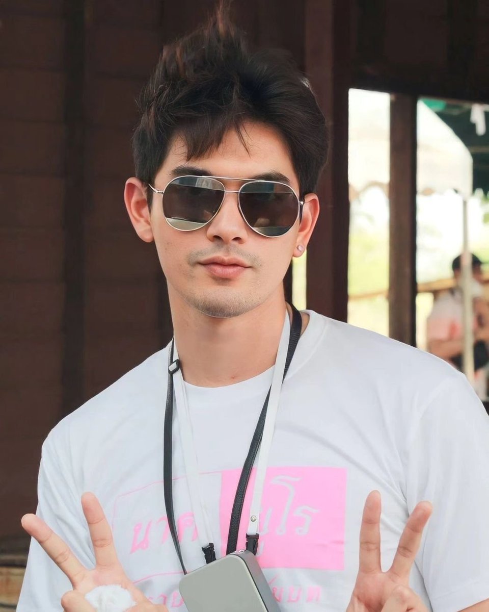 foreverK1348's tweet photo. #เข้มหัสวีร์  
Morning Kem 🌥️
Hussawee So Cute 😘
Kem Hussawee 
✌️✌️✌️✌️✌️✌️✌️✌️ https://t.co/2KDYJ5yzeg
