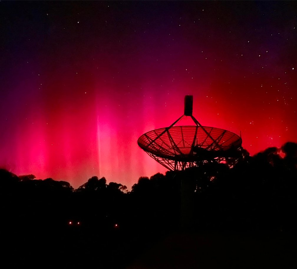 Perryastronomy's tweet photo. Intense auroral display occurred this morning if you were up prior to dawn. It was brief but very energetic and seen all over rural Victoria. This pic is from ASV's dark sky site in central Victoria, taken by Eddie Pang! https://t.co/2dPRdHN30C