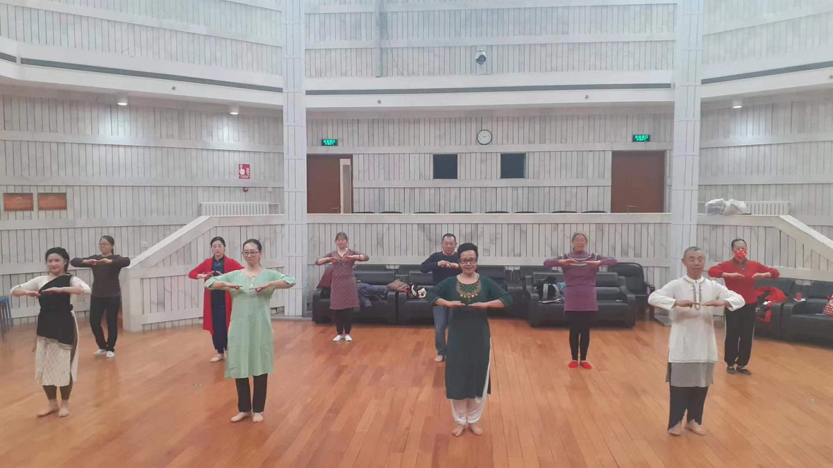EOIBeijing's tweet photo. #IndianArt #ClassicalDance #HealthyWeekends 

Kathak Workshop #GatNikas @SVCC - graceful steps of Kathak and rhythmic poses. https://t.co/KBtIq8qW9f