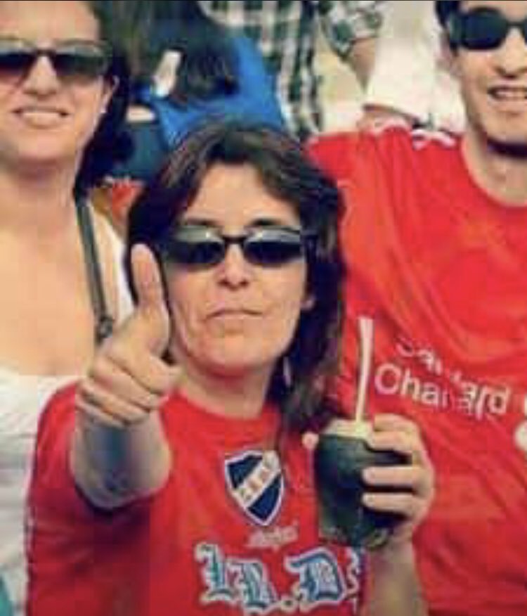 fraan_171's tweet photo. Beso al cielo ❤️🤍💙 https://t.co/x4IZXaZx3k