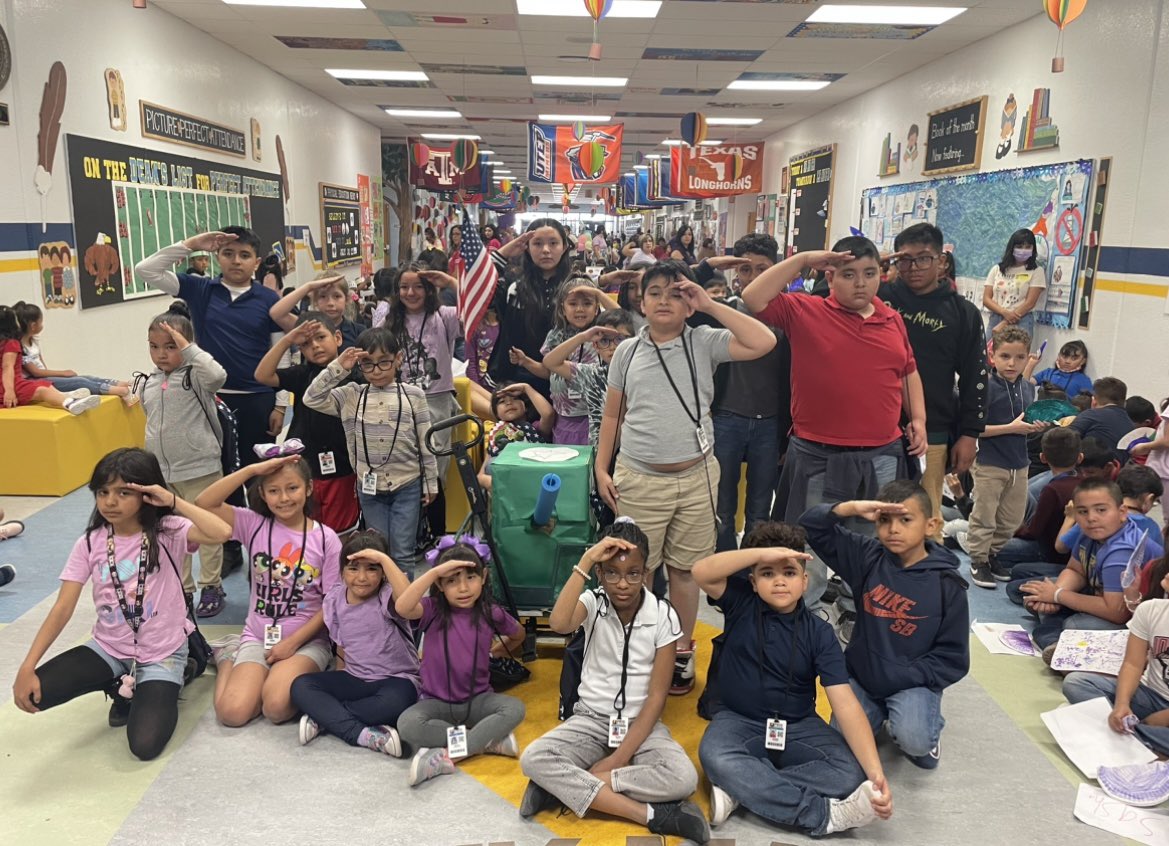 edengtabbutt's tweet photo. Thank you FME faculty and staff for helping us support our military students!💜
#MilitaryParade
#HeartFirstCISD
#LoveMyCounselingTeam https://t.co/6MgdtLooH0