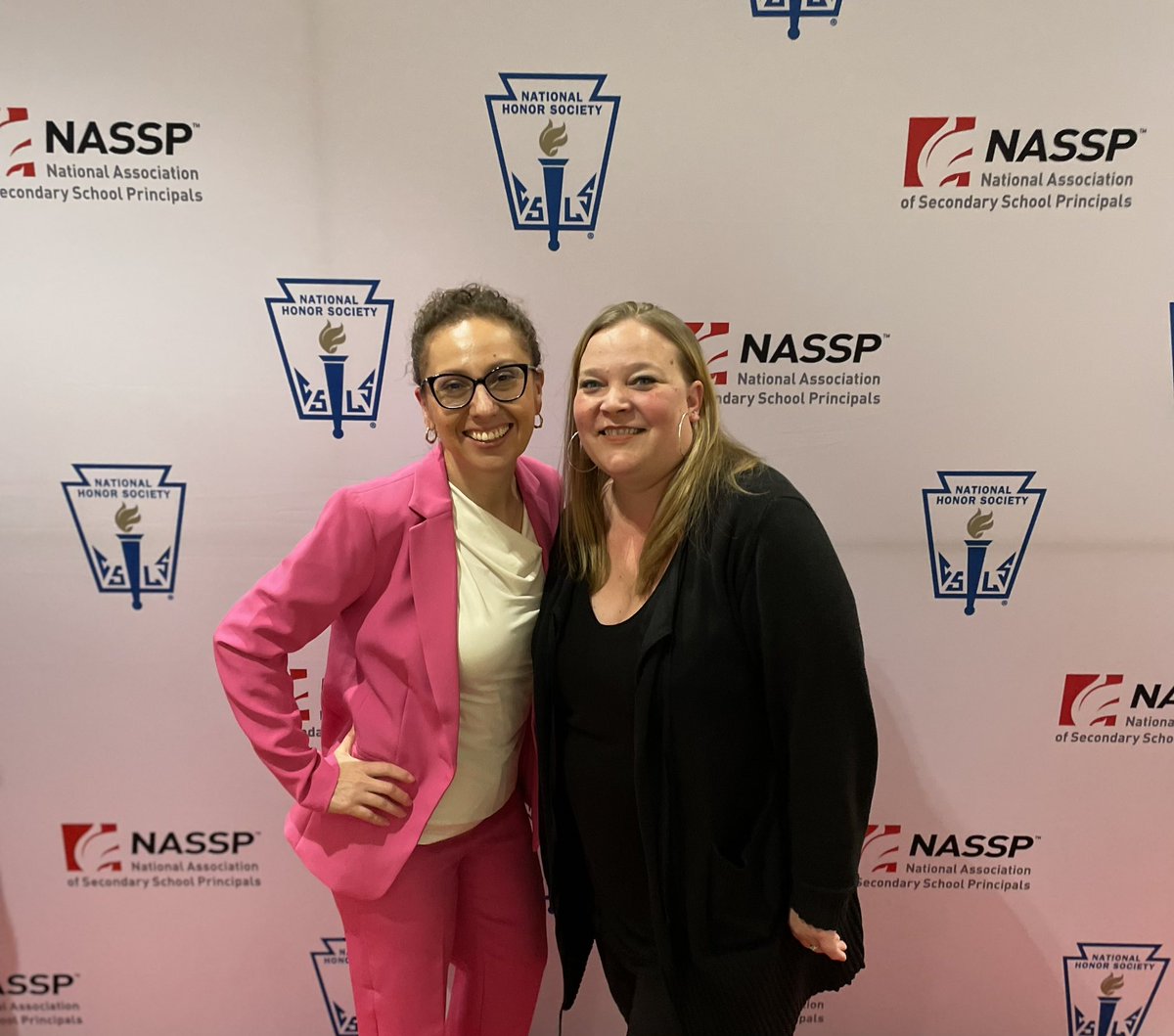 RaquelMTZPSD's tweet image. Proud of Jessica! WA Assistant Principal of the year! #APOY @NASSP