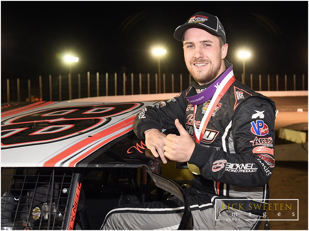 bridgeportspeed's tweet photo. What a Feature! The @SuperDIRTcar Modifieds did NOT disappoint. Congratulations Mat @Williamson6 on the win and the points lead. How about that other Matt, Matt Stangle nearly stealing the win and @billpauch with a P3 finish from deep in the field! 

📷 @RSweetenImages https://t.co/d57iDyUSYu