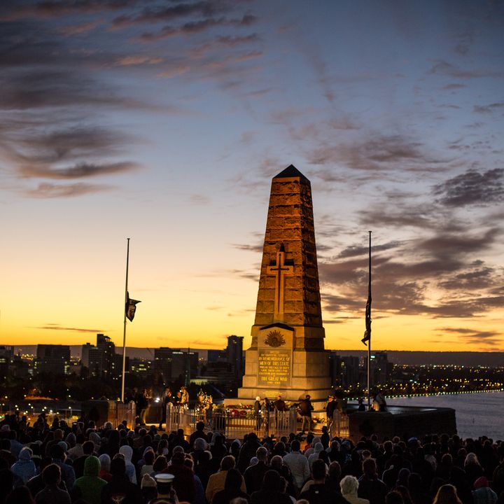 Lest We Forget. Visitors to the RSLWA ANZAC Day Dawn Service 🌹 at the State War Memorial are advised that road closures will be in place. To plan ahead visit our website 👉 bit.ly/3oeUHSa 📷 Jason Thomas