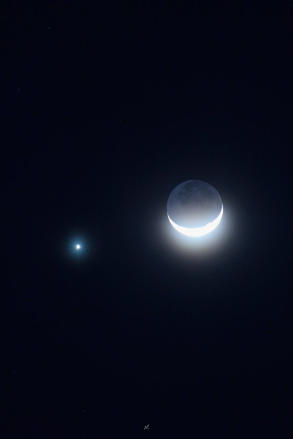 A lua e Vênus lindamente de um ponto de vista onde os vemos próximos.

#astrophotography by Themoonguy

#lua #venus

#conjunction #moon #moonandvenus #astronomy
#astrofotografia #astronomia #olhemalua #luaevenus #cosmos