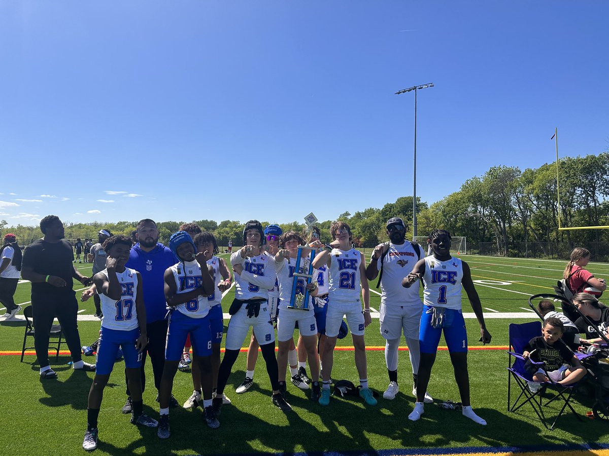 K_Mcfarland1's tweet image. Thanks for a great 7on7 season @TexasICE7v7 and @Jacob_A_Johnson @NotThatAdonis @TexasICEcoachJ @Savage4319 
i learned a lot and grew as a player and a person, can’t wait to run it back next year🥶❄️ #2COLD #Rockout 

@levi_QB1 @Thefahd_allan @Jron_Brown @_Dewayne8_ @Kelly12Kamar