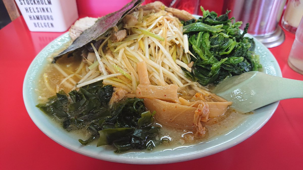 ZsNqLjBUyUT81DZ's tweet photo. 群馬県太田市ラーメンショップ太田にて、Wネギチャーシュー+ほうれん草を頂きました。

いつ行っても行列出来ている大人気店‼️

いつも美味しい群馬県一番のラーショですね✨

ボリューム満点、スープの塩梅も絶妙です。今日も満腹満足でした😃 https://t.co/ETIiYrYU1R